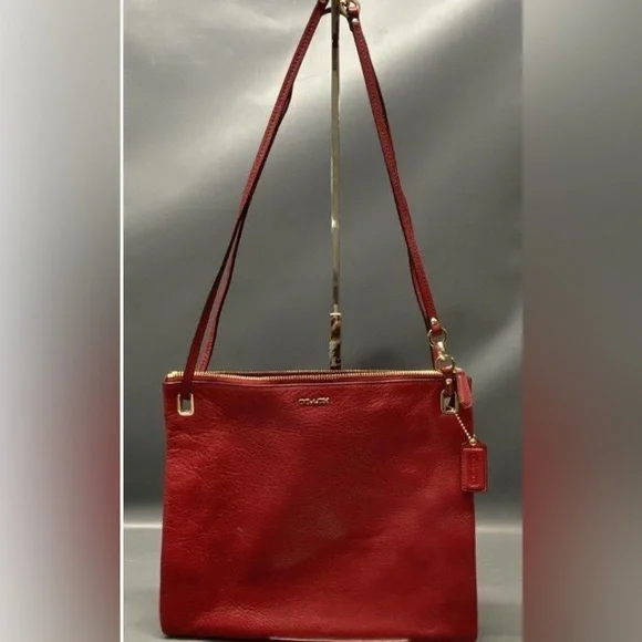 🛑 1 hour sale. Coach, Red Pebbled Leather Shoulder Bag - Picture 3 of 13